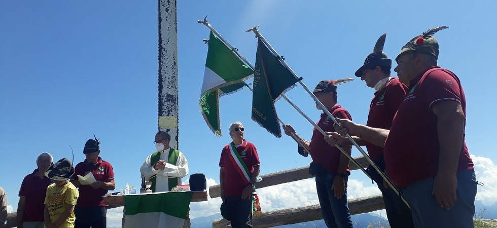 A cima Campo la celebrazione della grande croce ideata da Augusto Girardelli in ricordo dei caduti di tutte le guerre